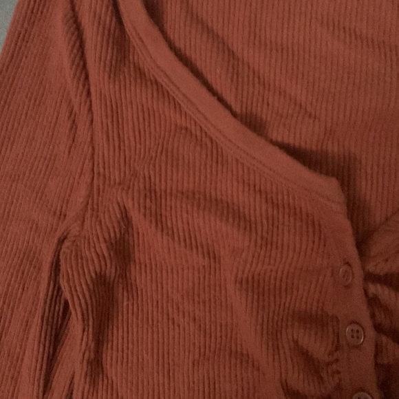 Out from under Crop top - Picture 3 of 3